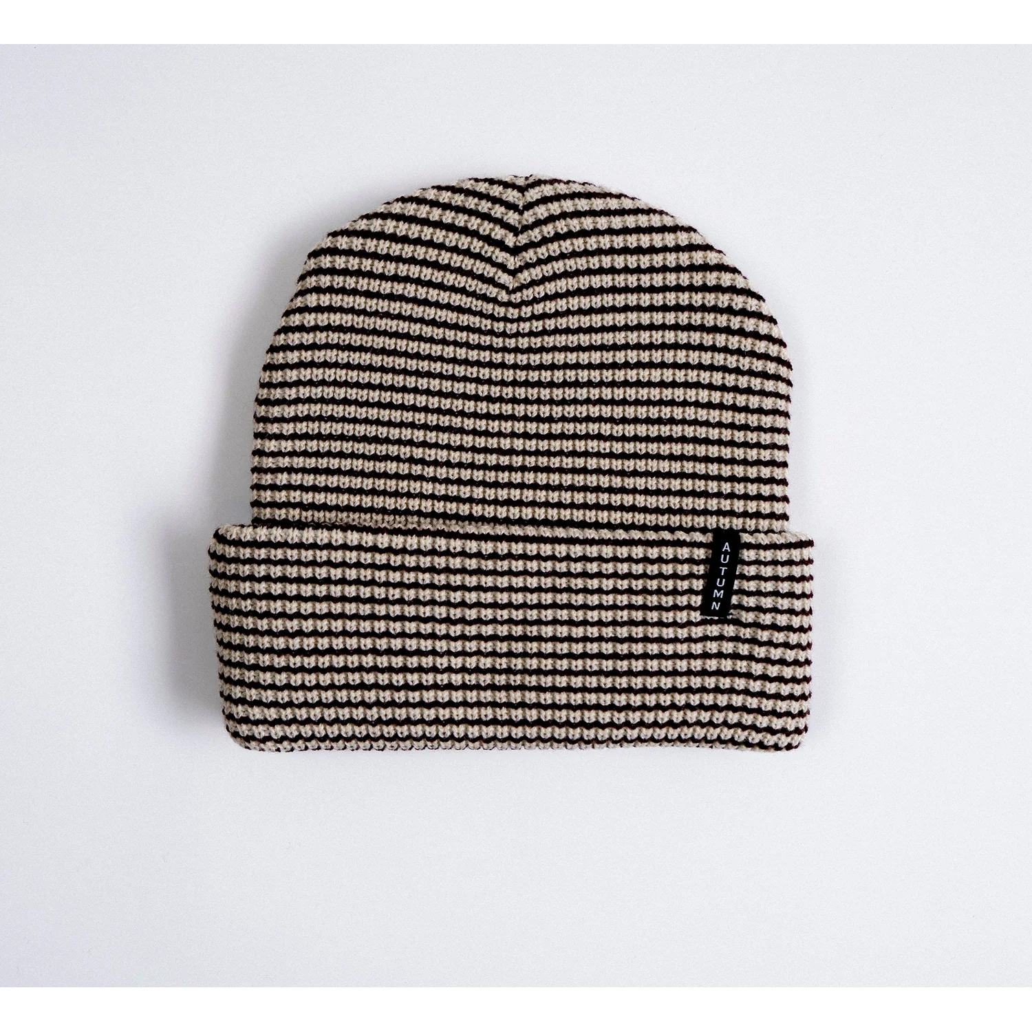 Bonnet en tricot, à revers, noir et beige, rayé, en tricot côtelé