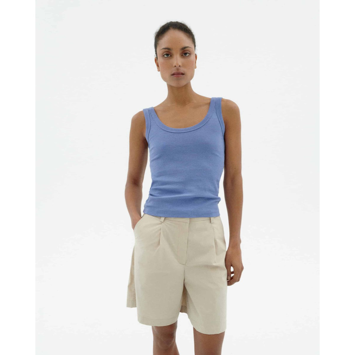 Bekleidung, Kurze Hosen, Tanktop, Person, Weste