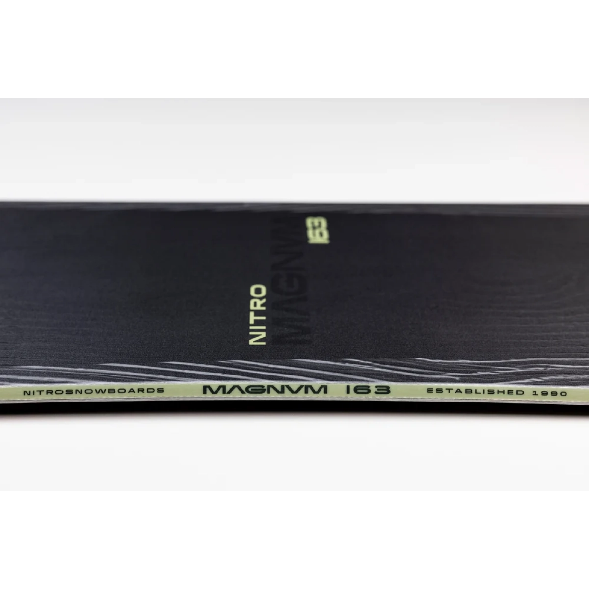 Snowboard, Magnum 163, Nitro, planche, logo sur les carres, snowboard, Magnum 163, Nitro, fondée en 1990, Nitro Snowboards