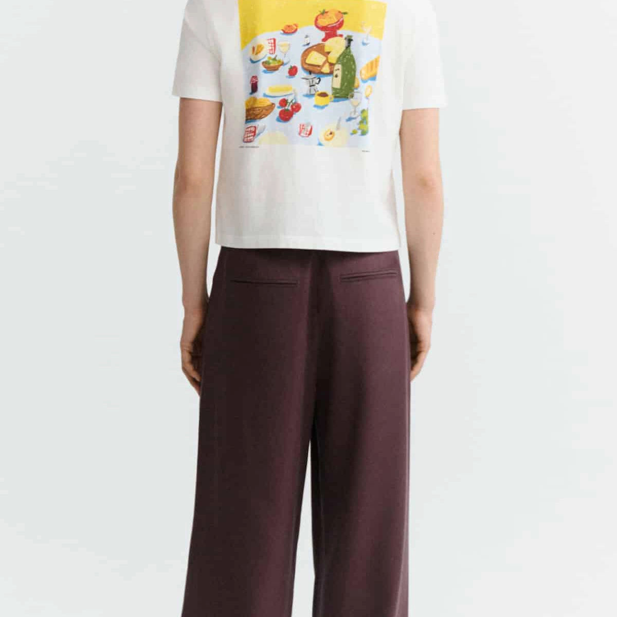 T-shirt, t-shirt à motif, haut blanc, chemise décontractée, vue de dos