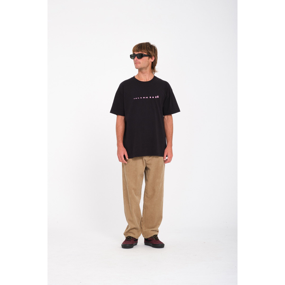 Arthur Dino Lse Sst Bekleidung, T-shirt, Hosen, Person, Stehend