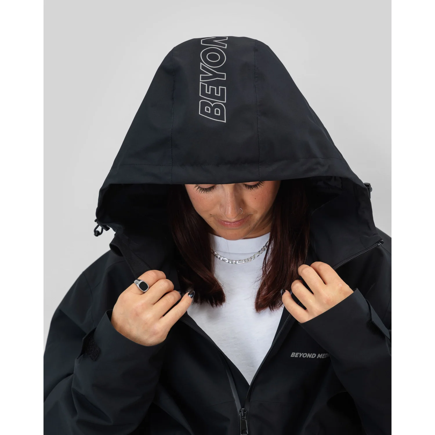 Park Jacket Schwarze Jacke, Kapuze, Reißverschluss, Outdoorjacke, Logoaufdruck