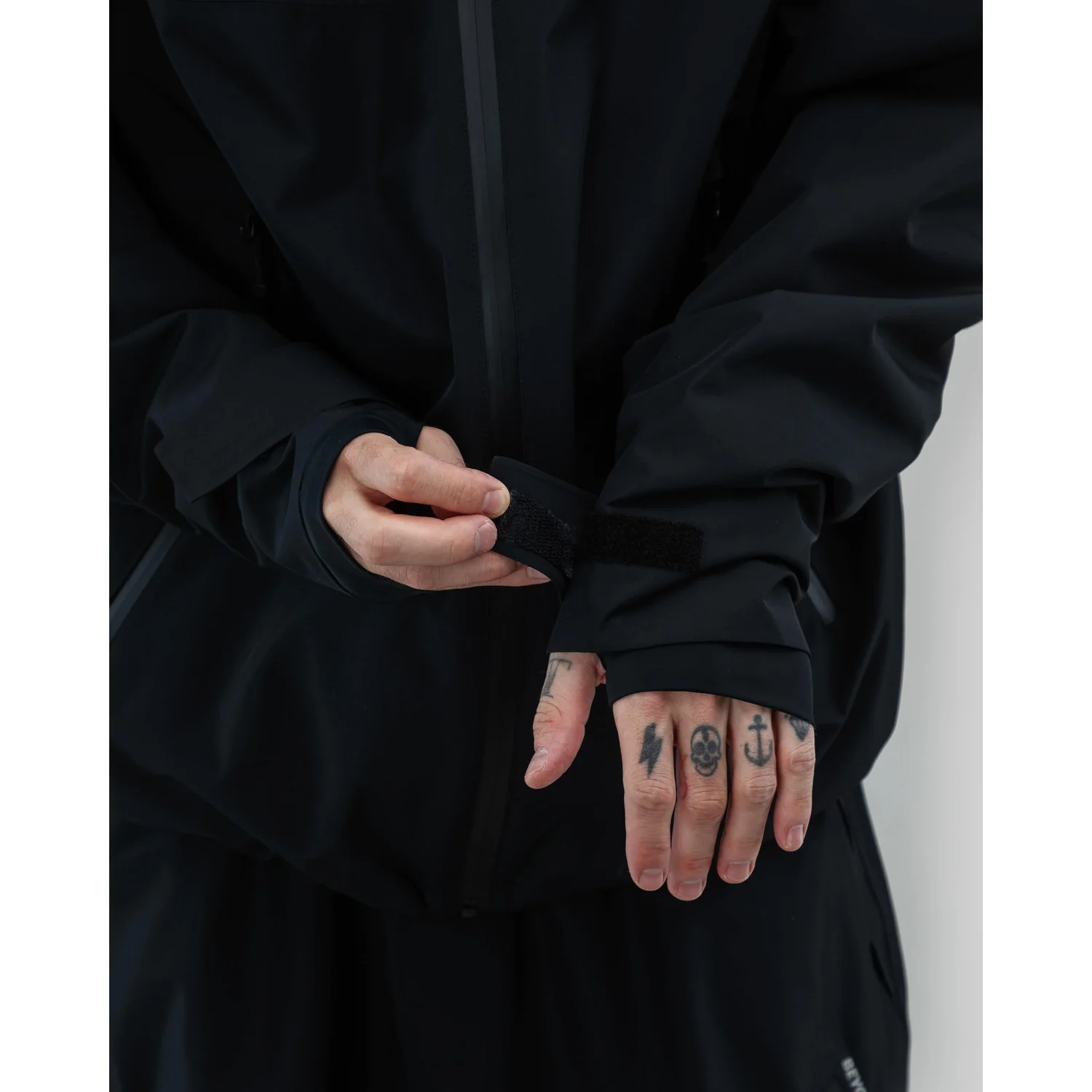 Schwarze Jacke, Reißverschluss, Klettverschluss, Verstellbare Bündchen
