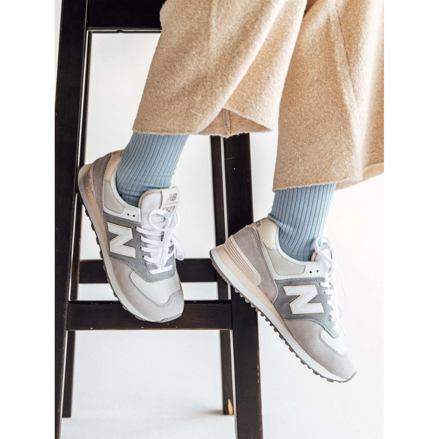 Baskets, daim, empiècements en mesh, gris clair, chaussures à lacets