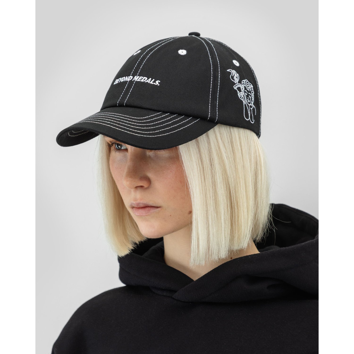 Casquette de baseball, noire, surpiqûres, broderie, logo en texte