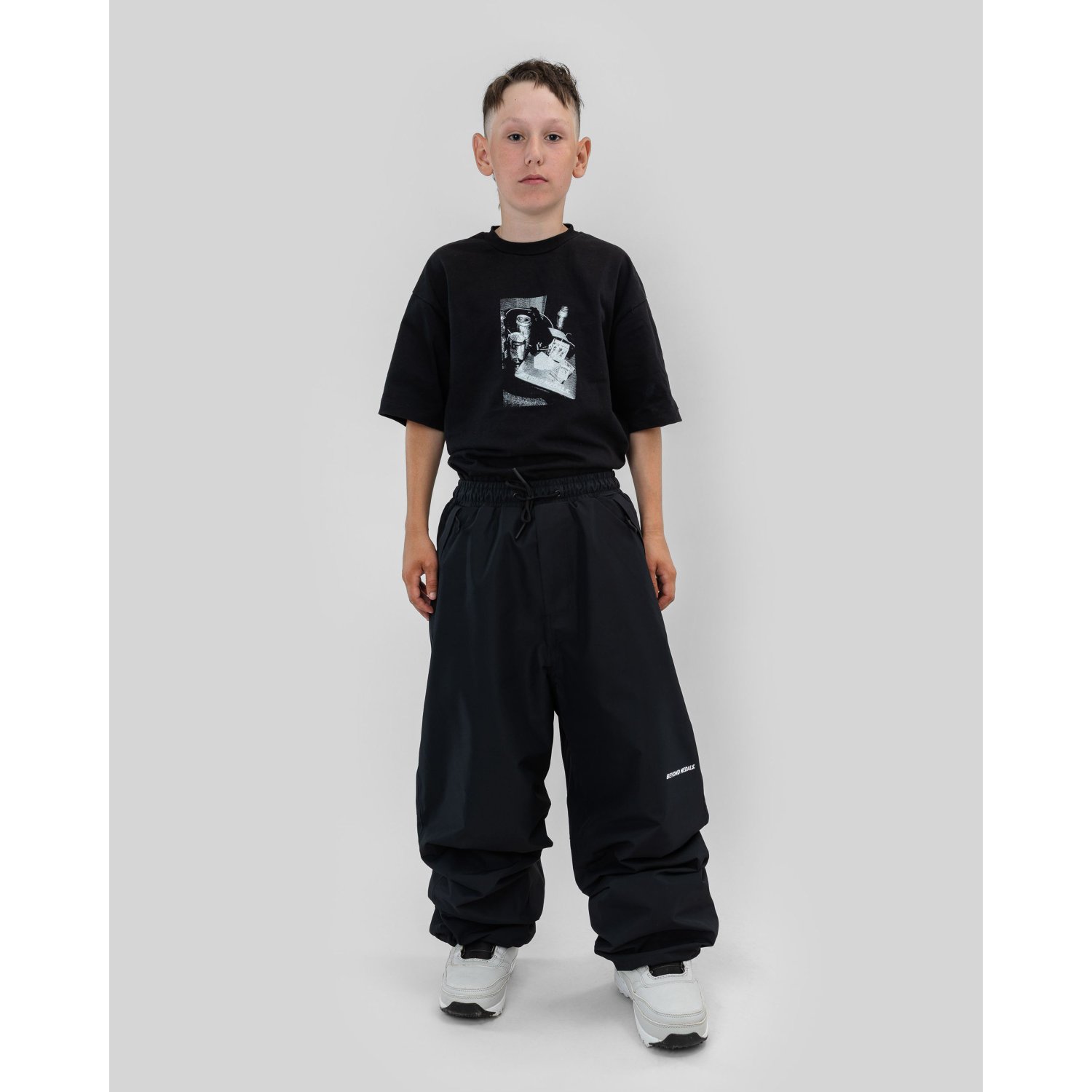 t-shirt, schwarz, grafik, hose, weite/weite hose