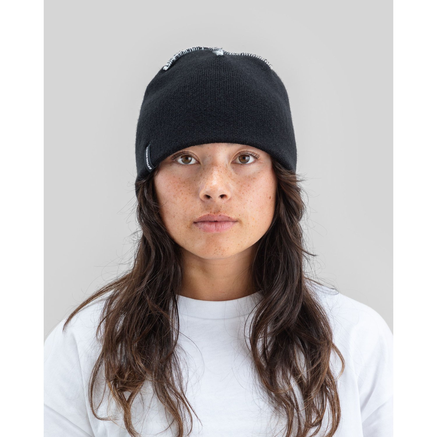 Inside Out Beanie Beanie, Winterhut, Schwarz, Strickmütze, Person