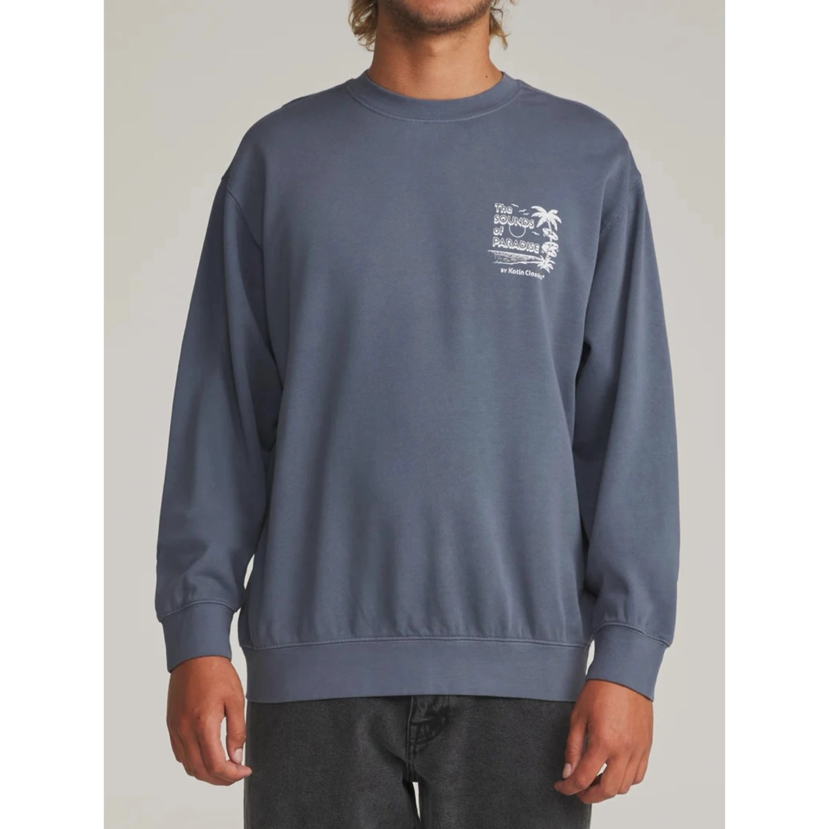 Pull, sweat-shirt, col rond, manches longues, imprimé sur le côté gauche de la poitrine