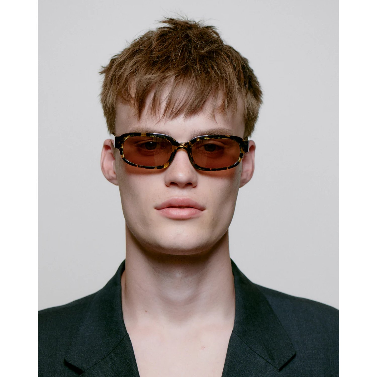 Lunettes de soleil, motif écaille, lunettes, monture de lunettes de soleil, cheveux méchés