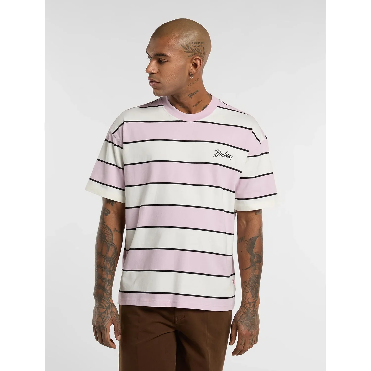 T-shirt à larges rayures roses et blanches, manches courtes, col rond, motif rayé, rose, logo sur la poitrine