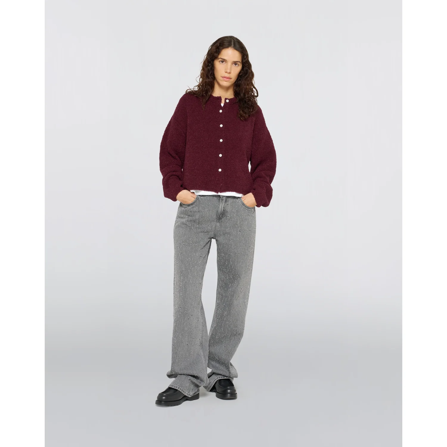 Cardigan, rouge bordeaux, col rond, patte de boutonnage, texture duveteuse