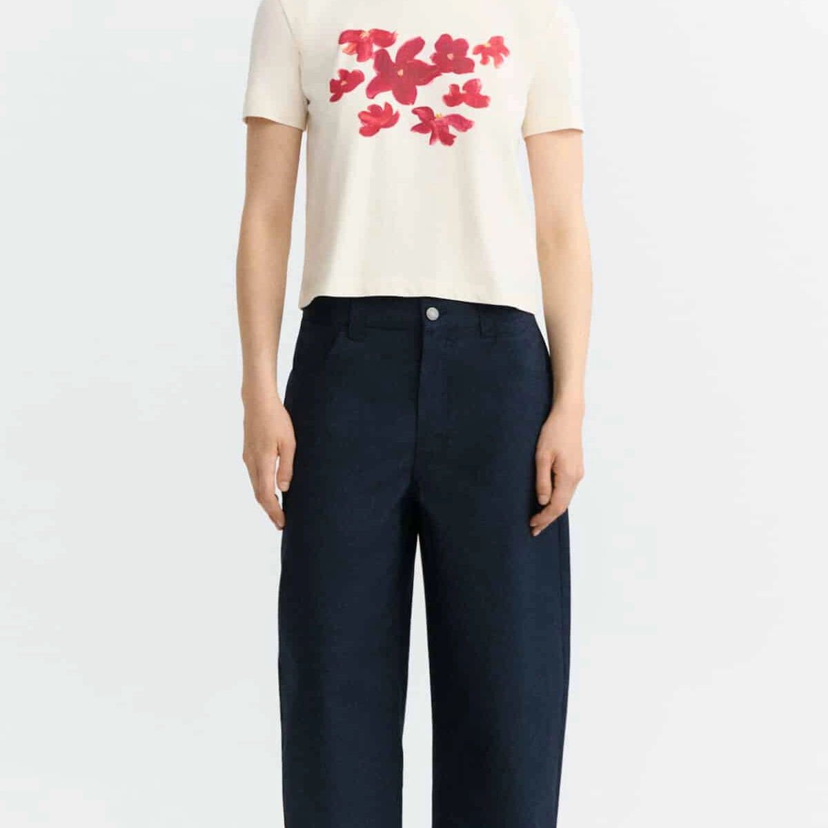 T-shirt, col rond, imprimé floral, blanc, pantalon, bleu marine