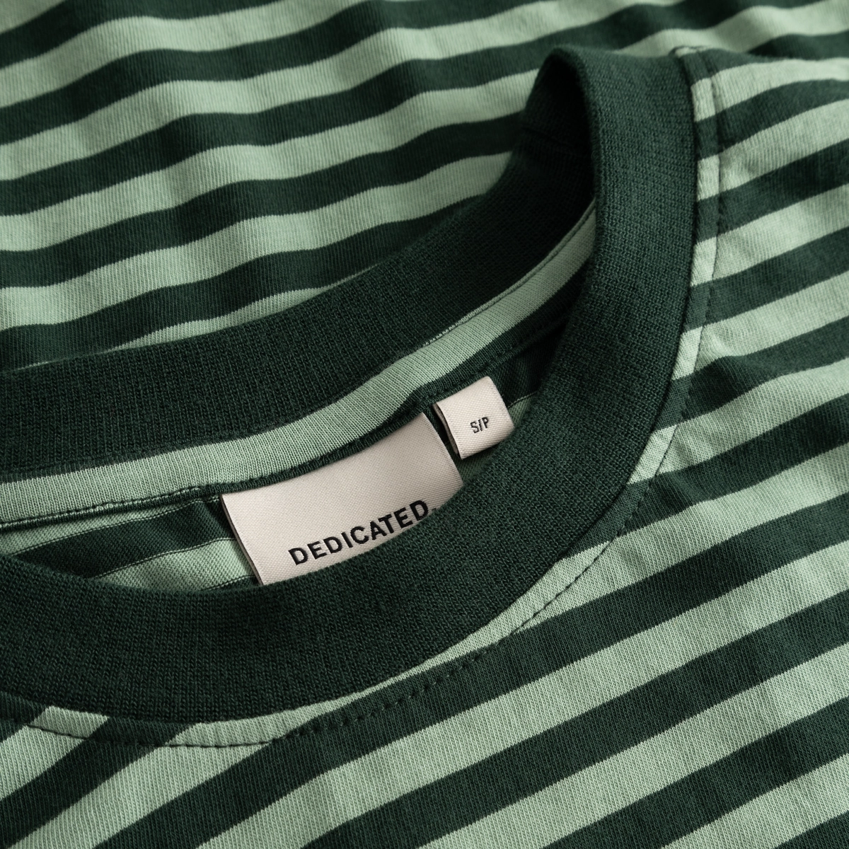T-shirt Vadstena Stripes Rayures, vert, t-shirt, col, étiquette, rayures, col rond, t-shirt, vert, col