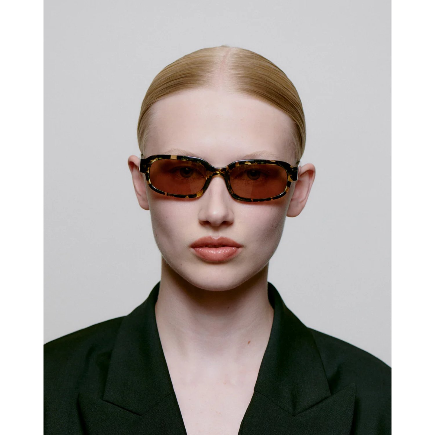 Will Sonnenbrille, Hornrahmen, Braune Gläser, Schmale Katzenaugen, Modisches Accessoire