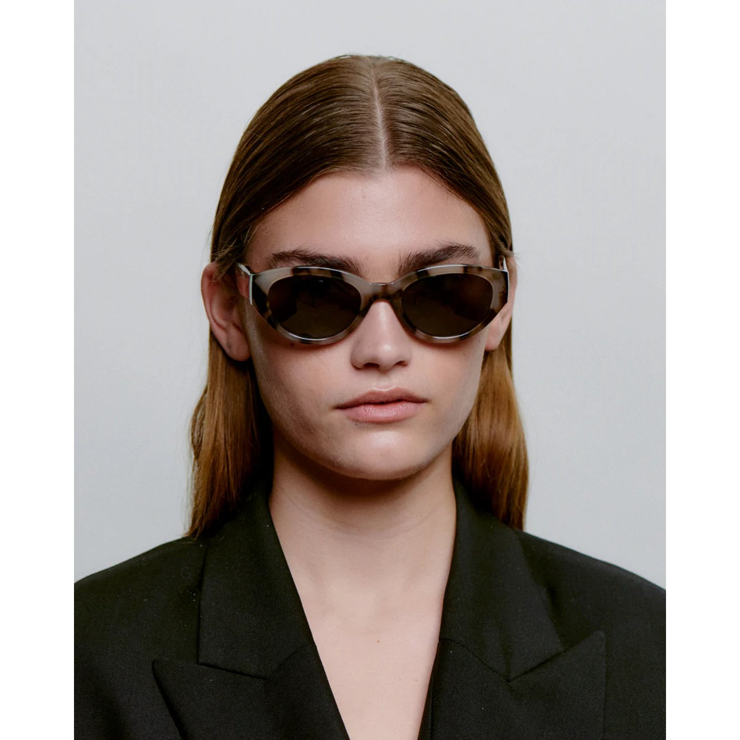 Winnie Sonnenbrille, Cat-Eye, Brauner Rahmen, Dunkle Gläser, Modezubehör
