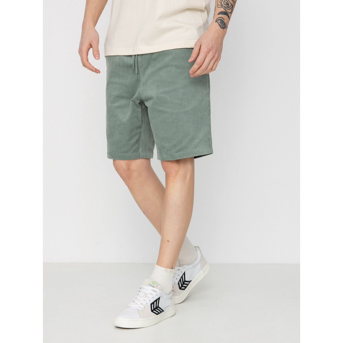 kurze hose, grüne shorts, zugkordel, knielang?, lässig?
