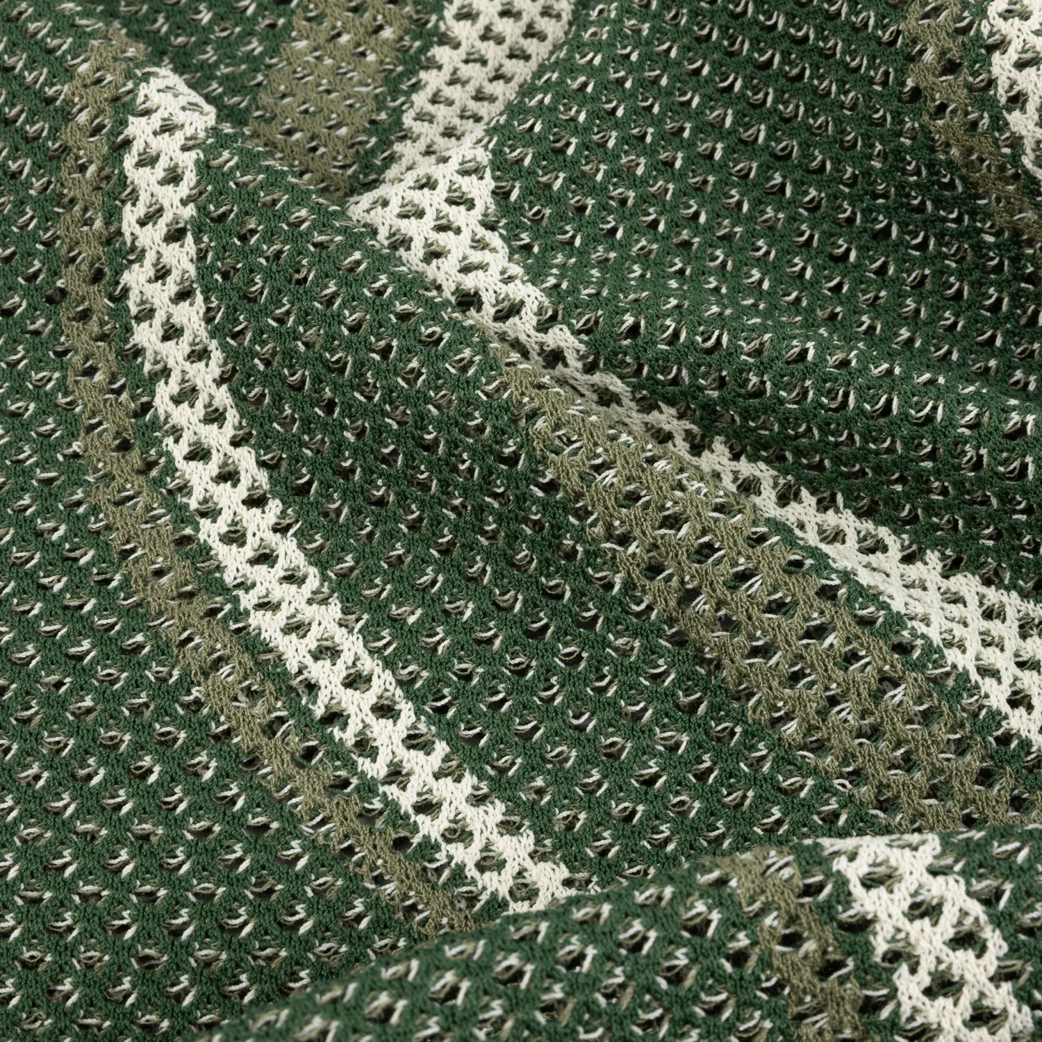 Soleil Button Up Knit Strickstoff, Dunkelgrün, Cremefarbenes Muster, Zickzackmuster, Strukturierte Oberfläche