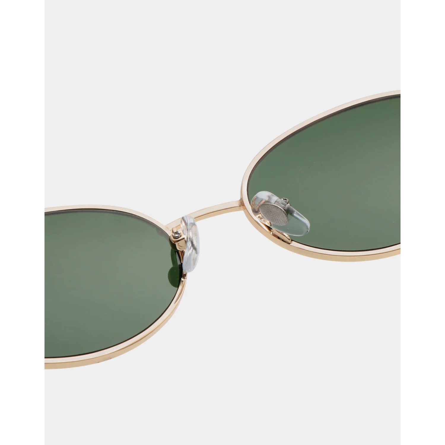 Lunettes de soleil, monture dorée, verres verts, forme ovale, plaquettes nasales
