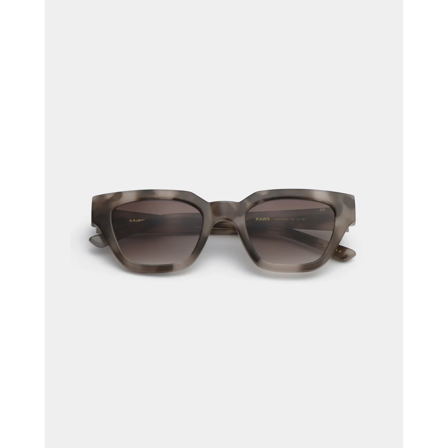 Lunettes de soleil, finition écaille, monture marron, forme rectangulaire, verres dégradés