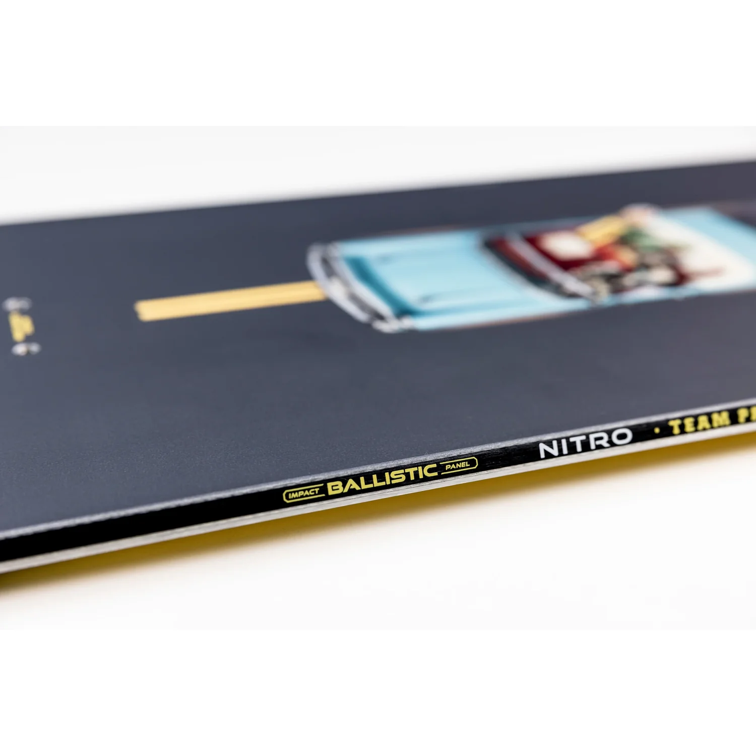 Snowboard, surface noire, « Nitro », renforts balistiques, motif graphique