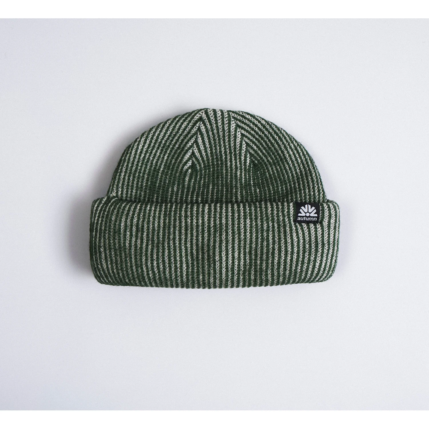 Bonnet en tricot, vert foncé, à revers, en tricot côtelé, rayé