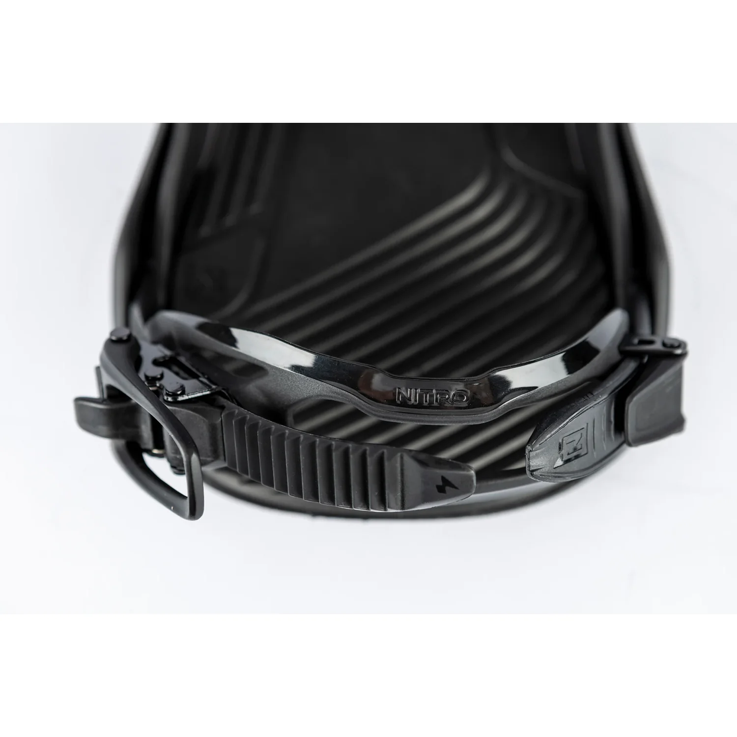 Charger Mini Box Youth Snowboardbindung, schwarz, Ratschenverschluss, Kunststoff, gerippte Fußplatte