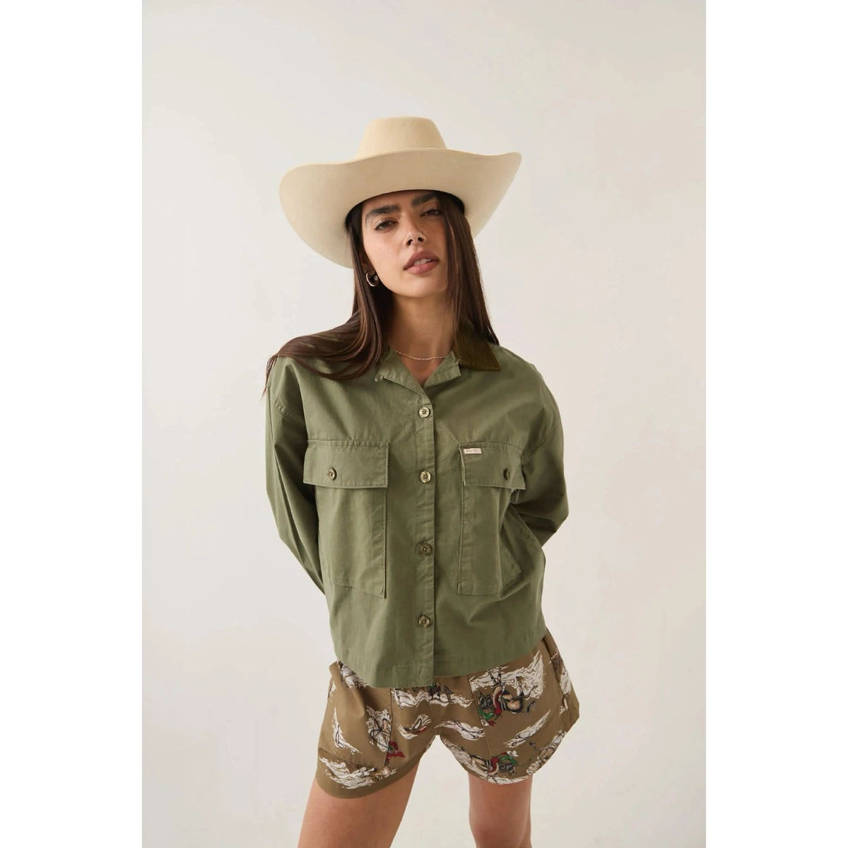 Utopia Overshirt Veste, vert olive, chemise cargo, boutonnée sur le devant, chemise à poches, chemise vert olive, chemise à poches, patte de boutonnage, chemise à poches, chapeau beige