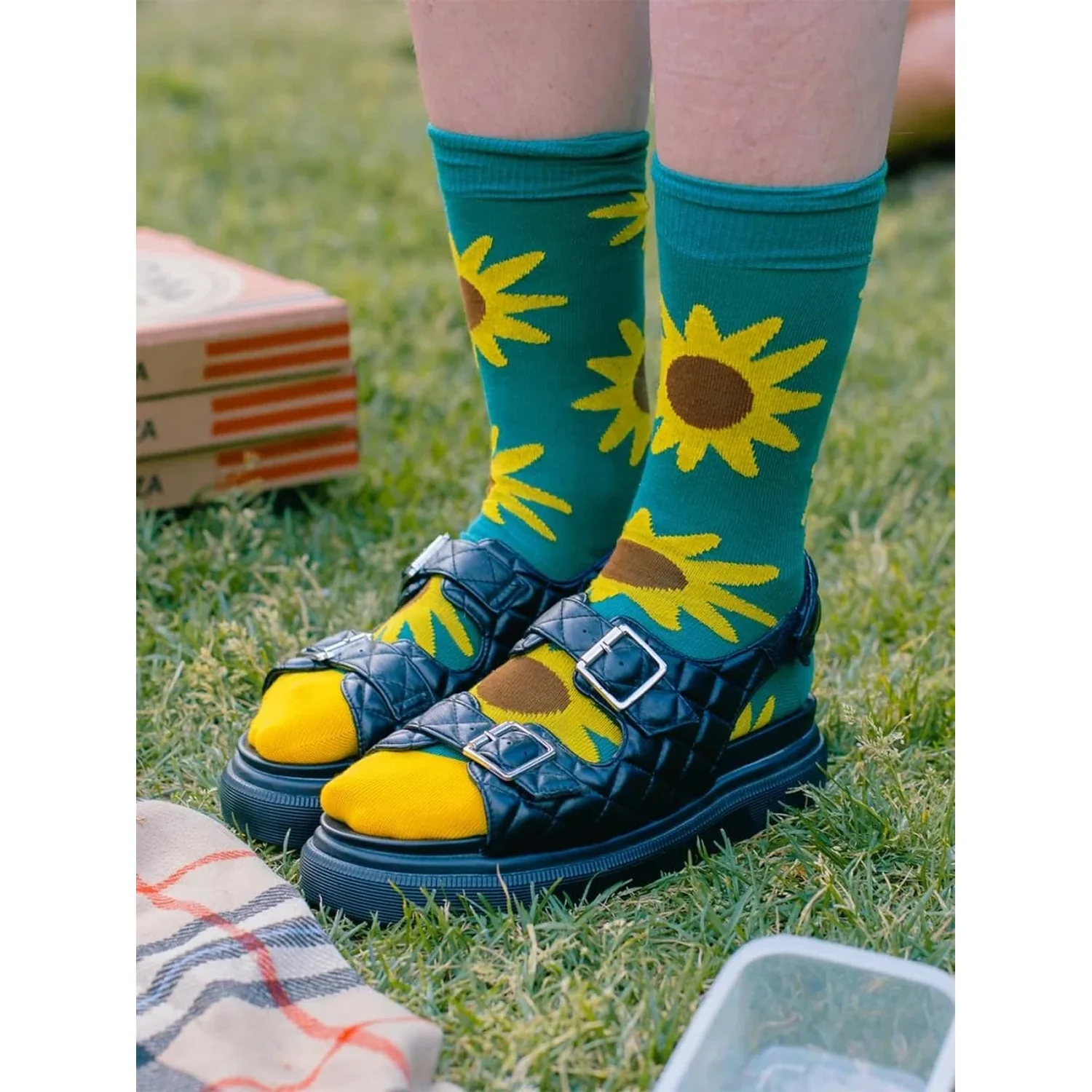 Chaussettes, motif tournesol, turquoise et jaune, sandales, aspect matelassé