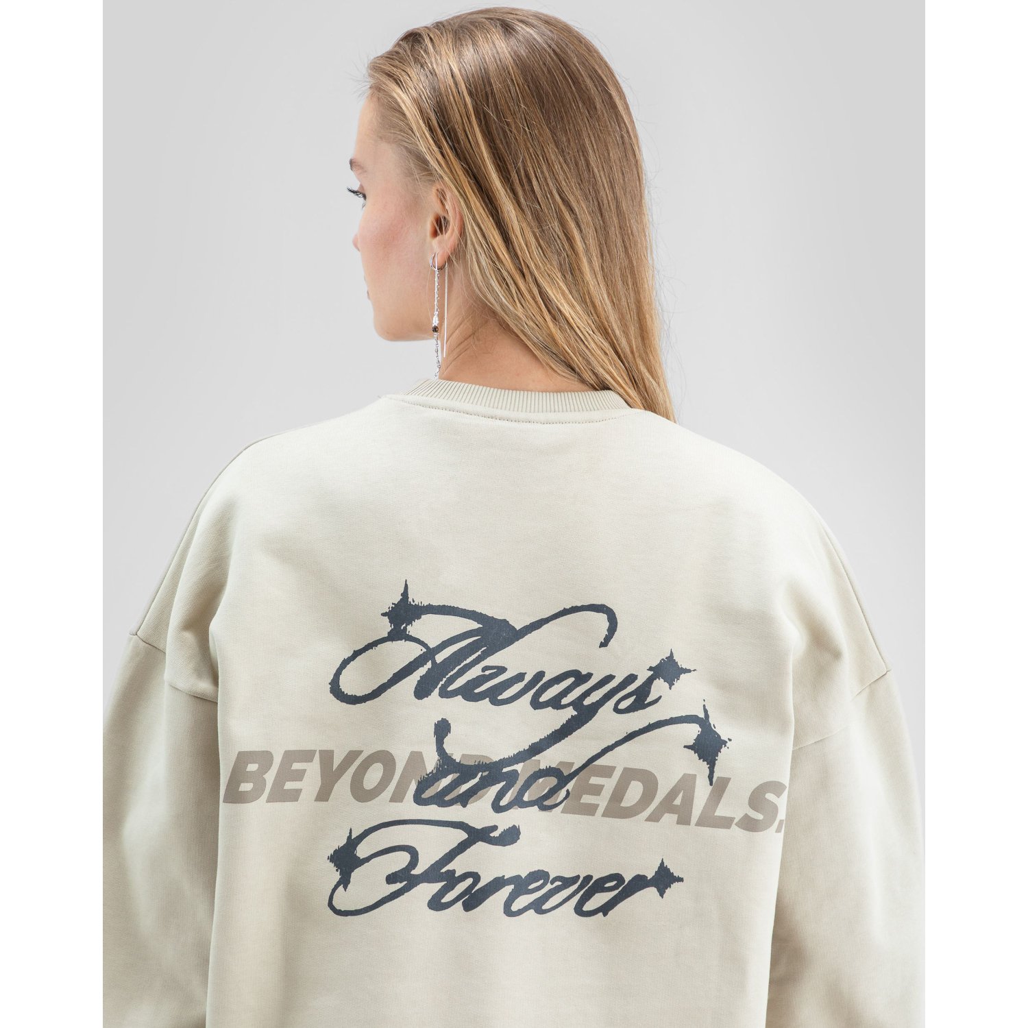 Forever Crewneck Sweatshirt, Grafikdruck, Rückansicht, Beige, Langarm