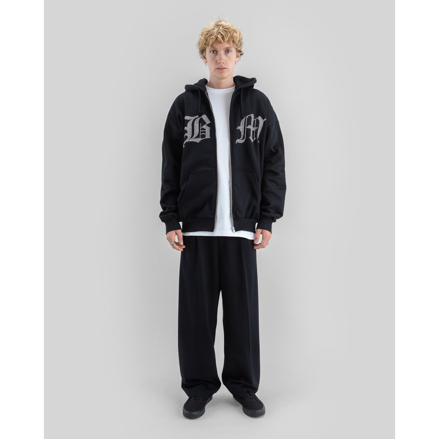 Stone Zip Hoodie Hoodie, Reißverschluss, Kristallbesetzt, Buchstaben-Design, Schwarz, Hoodie, Reißverschluss-Hoodie, Schwarz, Grafik, Strass, hoodie, zip hoodie, schwarzer hoodie, grafische buchstaben, streetwear