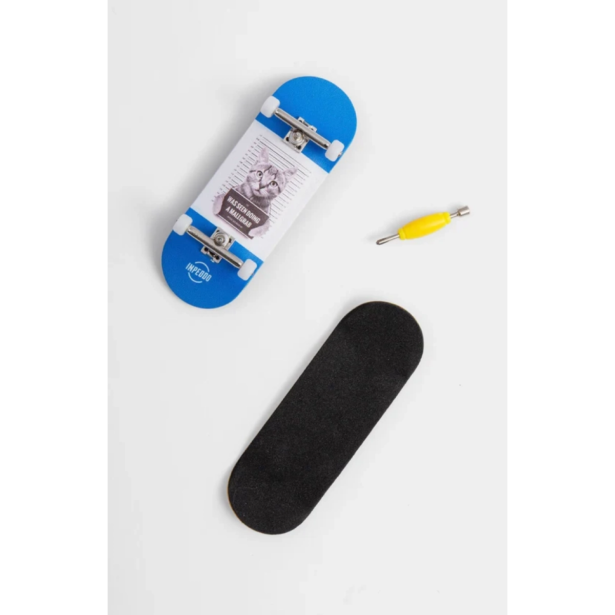 Fingerboard Skateboard, skateboard miniature, grip ?, planche bleue ?, skateboard jouet, configuration cheval ?, sans objet, skateboard, skateboard miniature, grip, skateboard bleu, configuration des roues
