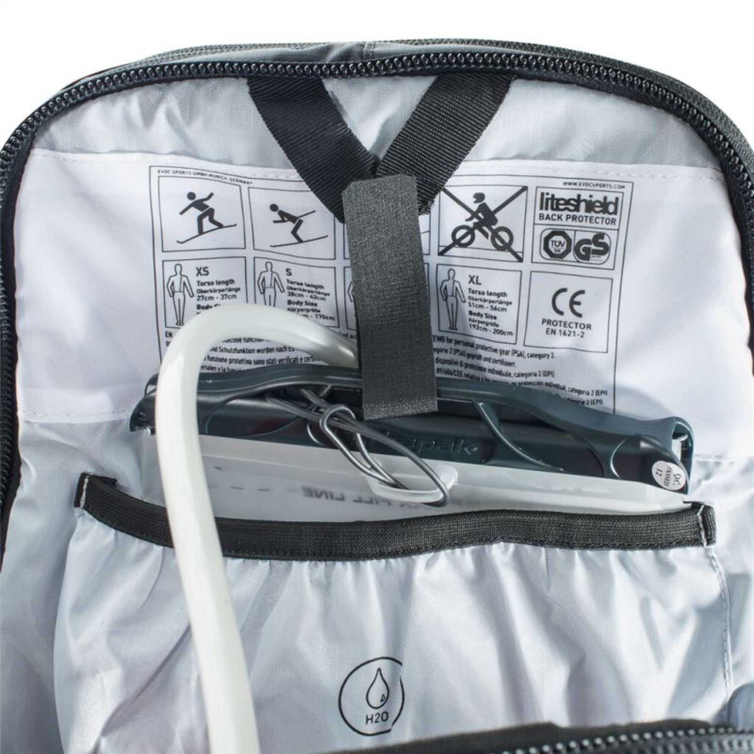FR Tour 30L Backpack Protection dorsale, sac à skis, arceau rabattable, support pour casque, nuances de gris