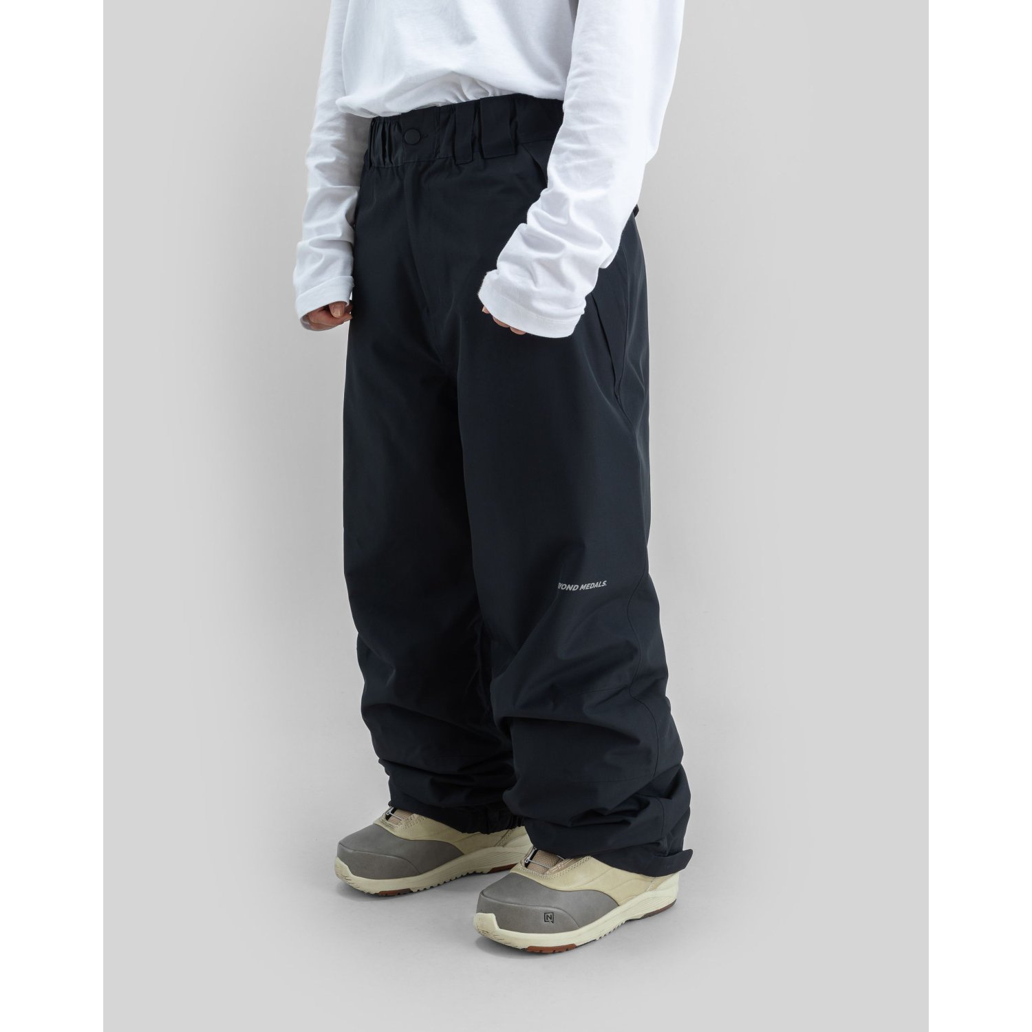 Nostalgia Pants 2L Schneehose, schwarze Hose, Arbeitshose, elastischer Bund, wasserabweisend?
