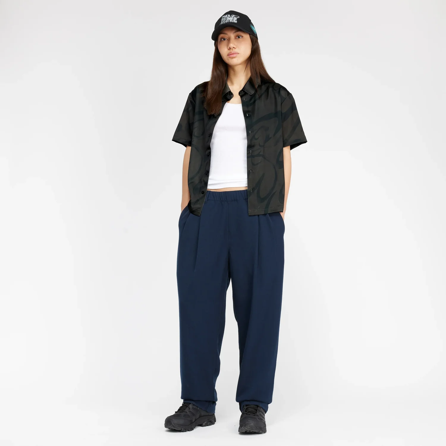 Chilling Satin Shirt Kurzarmhemd, Schwarz, Tarnmuster, Knopfleiste, Hemdkragen