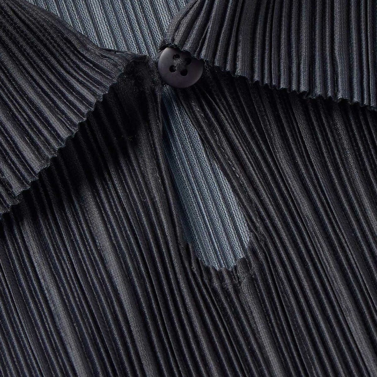 Agostina Top Plissé, col, bouton, noir, texture du tissu