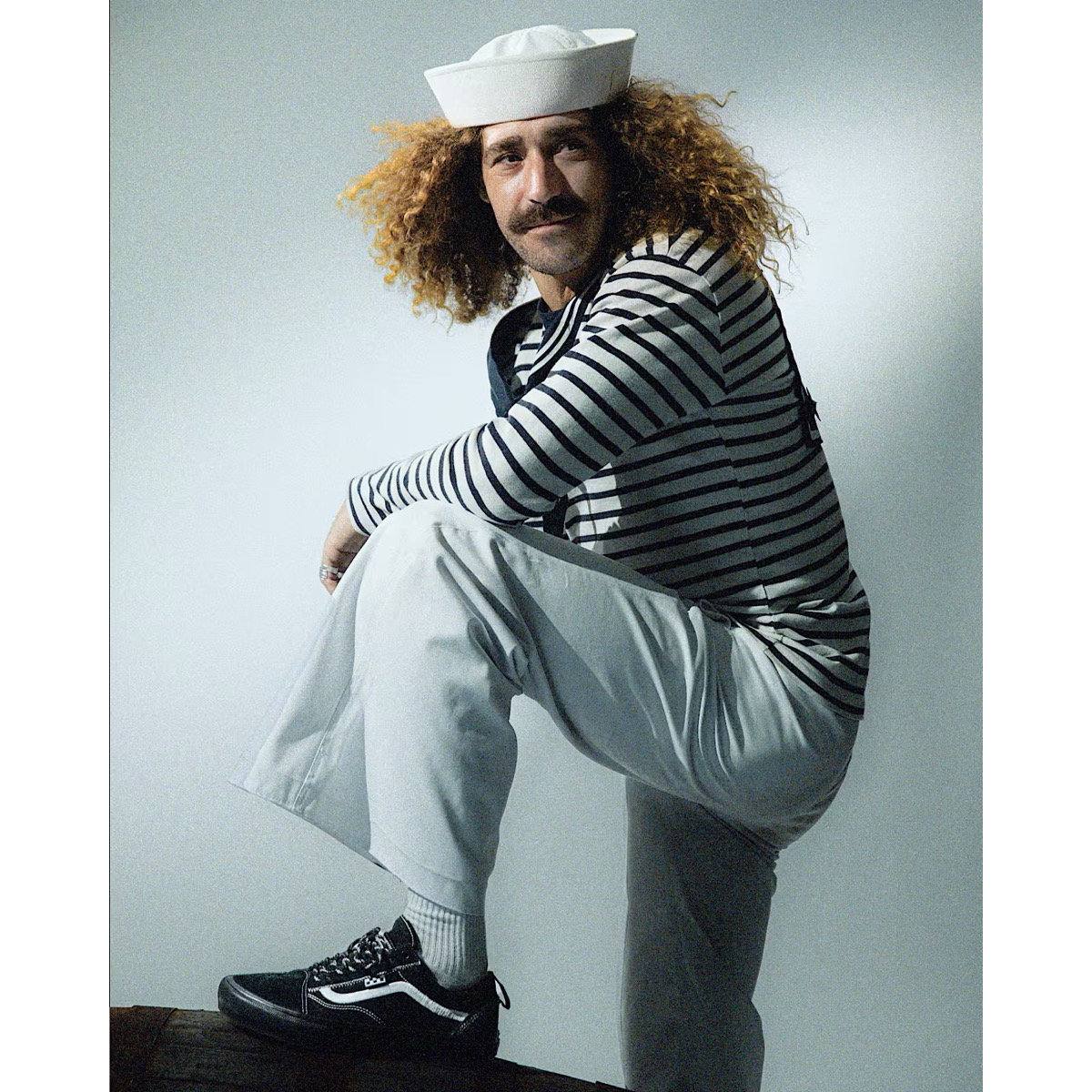 Skate Old Skool Net Doobie Hut, Schuh, Person, Portrait, Sitzend