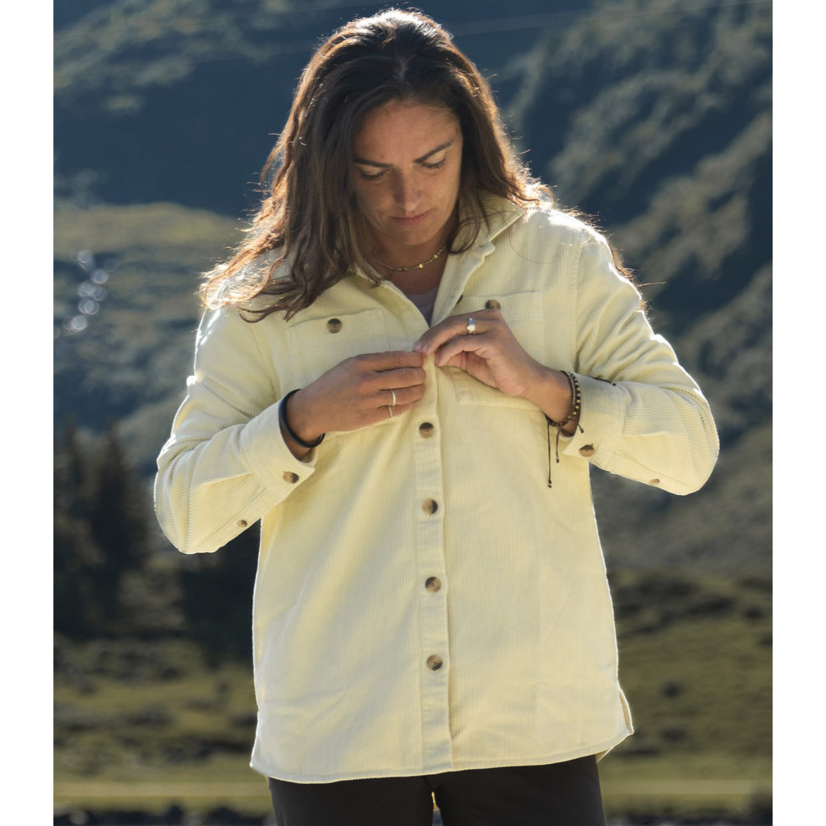 Surchemise en velours côtelé Manteau, chemise, manches longues, personne, femme