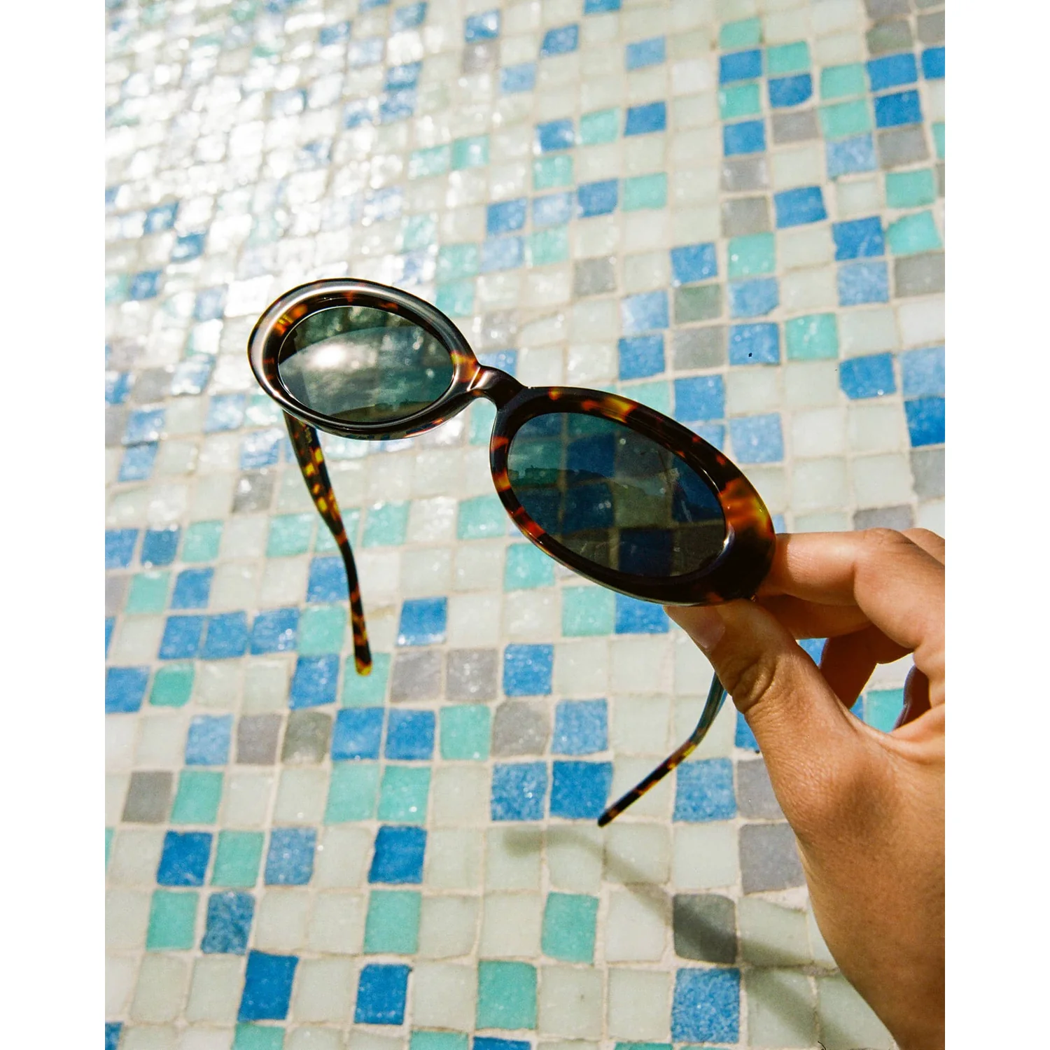 The Sweet Leaf Sonnenbrille, ovale Gläser, Schildpattmuster, dunkle Gläser, Kunststoffgestell