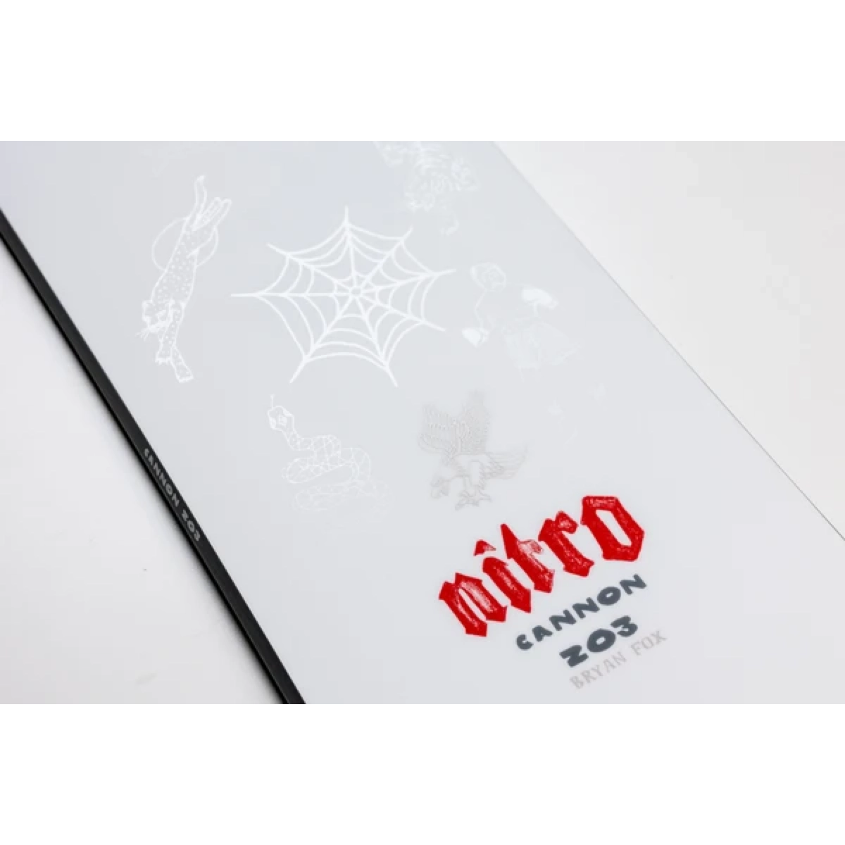 Cannon carnet, carnet de croquis, blanc, verre rouge, toile d’araignée, snowboard, illustration, toile d’araignée, texte rouge, surface grise