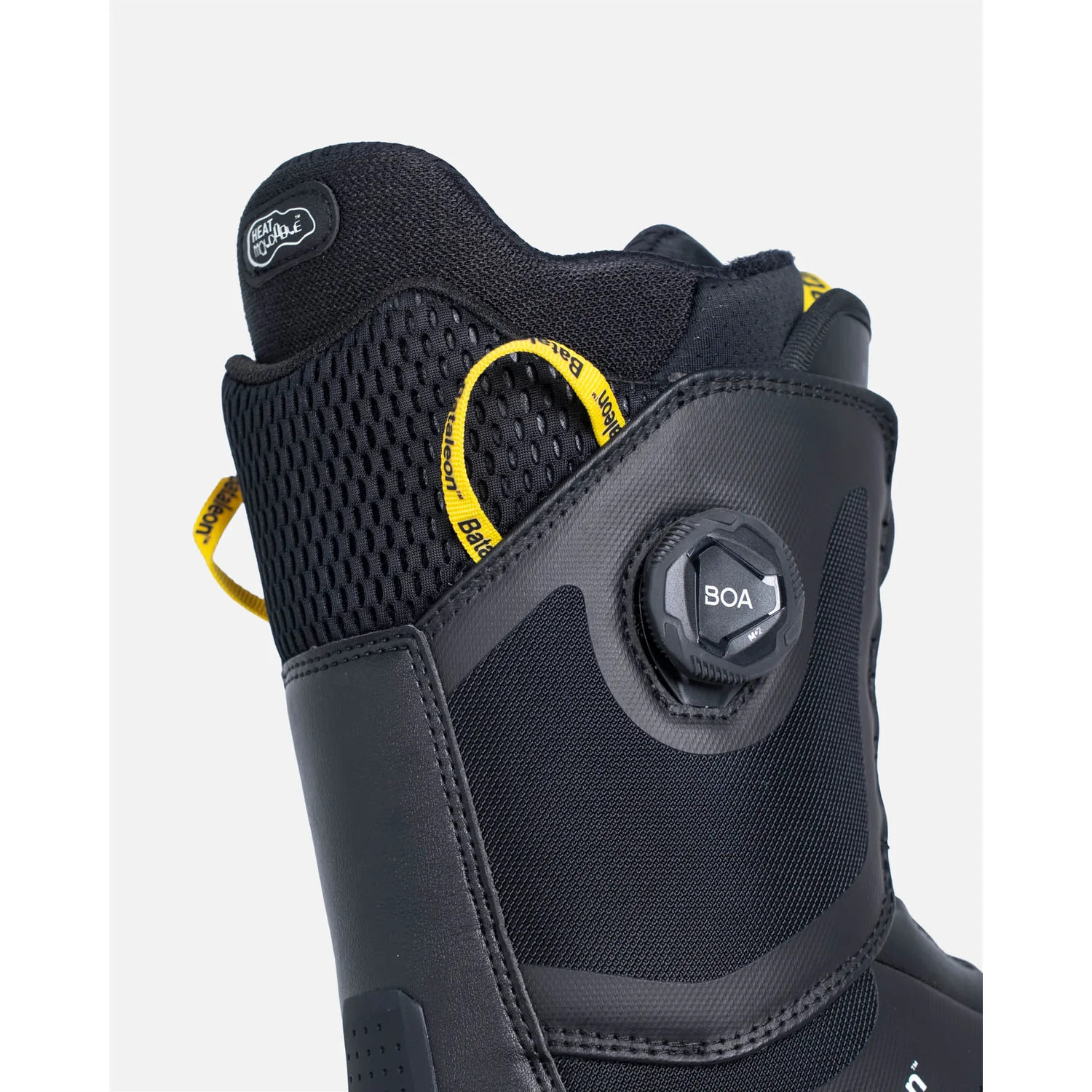 Snowboardstiefel, schwarz, BOA-Drehverschluss, Mesh-Einsätze, gelbe Zuglasche