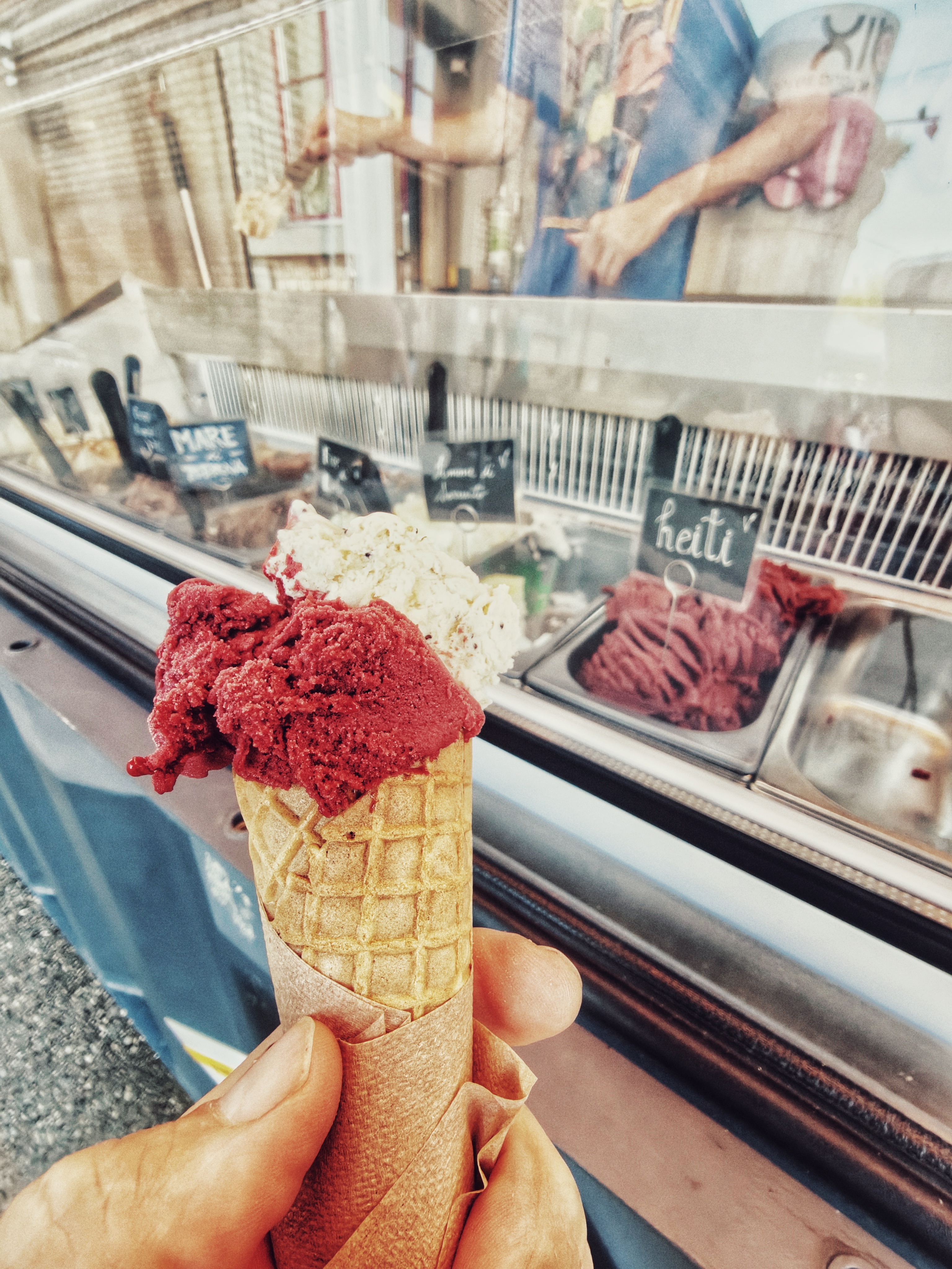 IMG20250918183128 glace, cornet de glace, roi des glaces, rouge fraise, sorbet