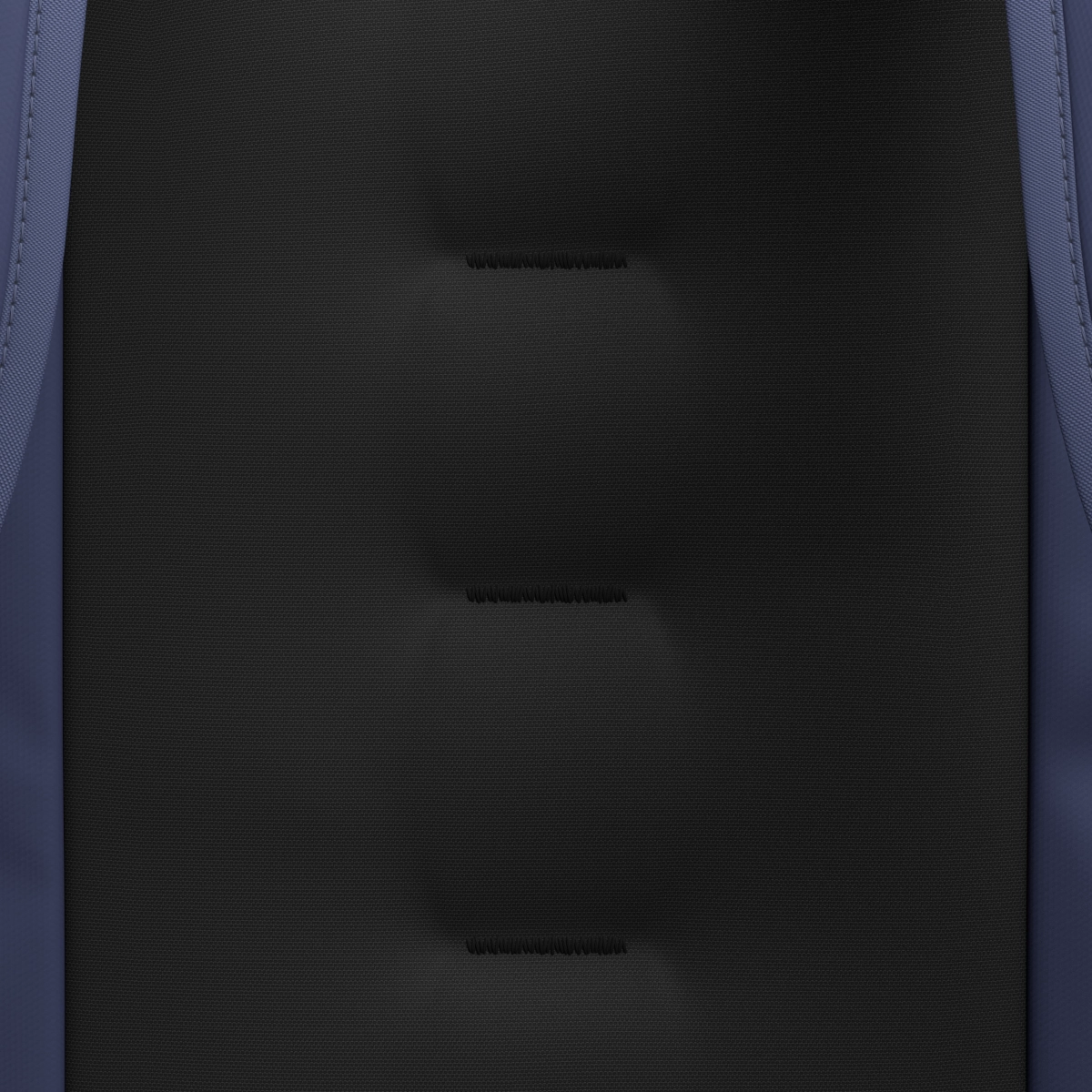 Hugger Backpack 25L Rucksack, schwarz Panel, gepolstert, blaue Seiten, Nähte Detail
