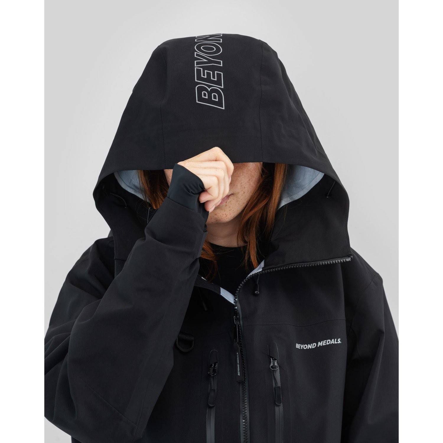 Hoodie, Kapuzenjacke, Schwarze Jacke, Reißverschluss-Taschen, Beyond Medals Logo