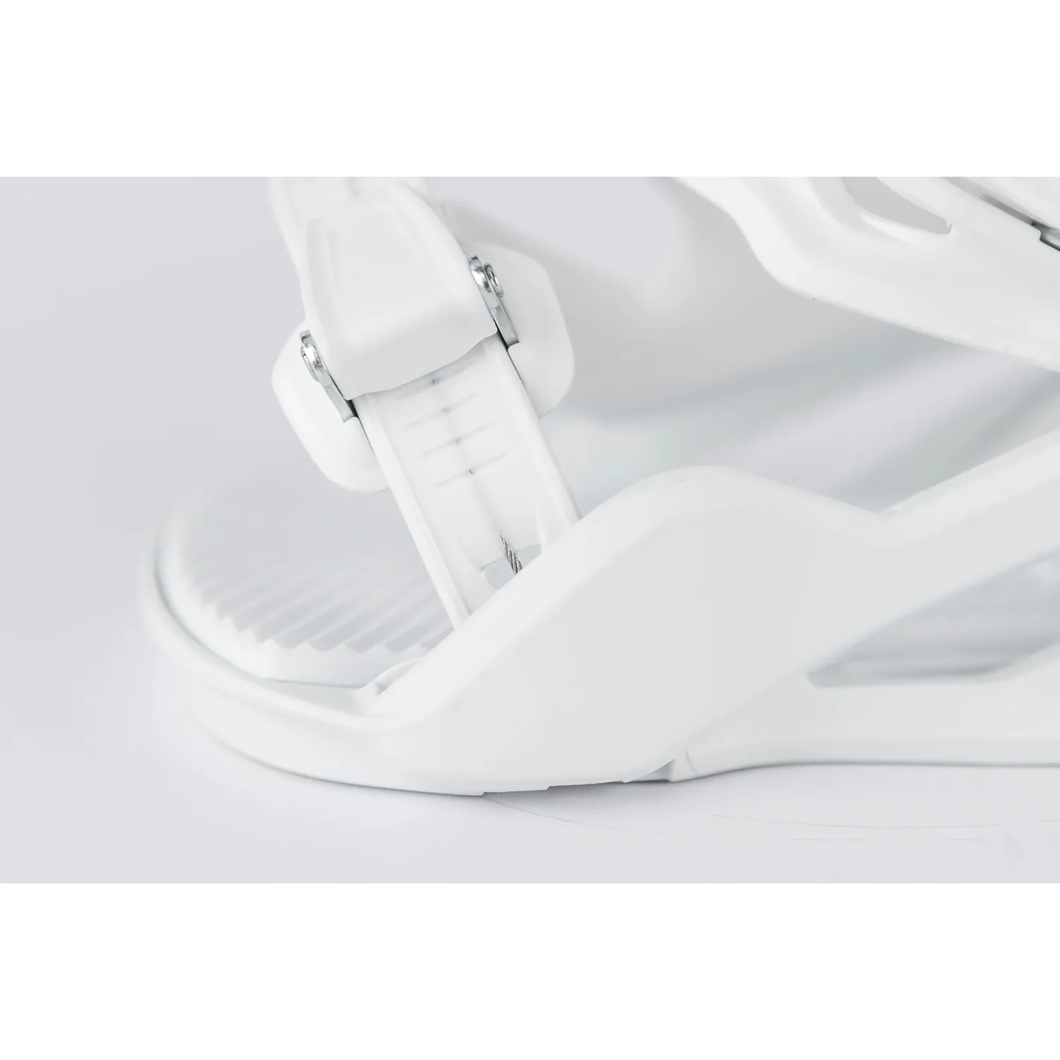 Fixation de snowboard, plastique blanc, fermeture à cliquet, sangle de pied