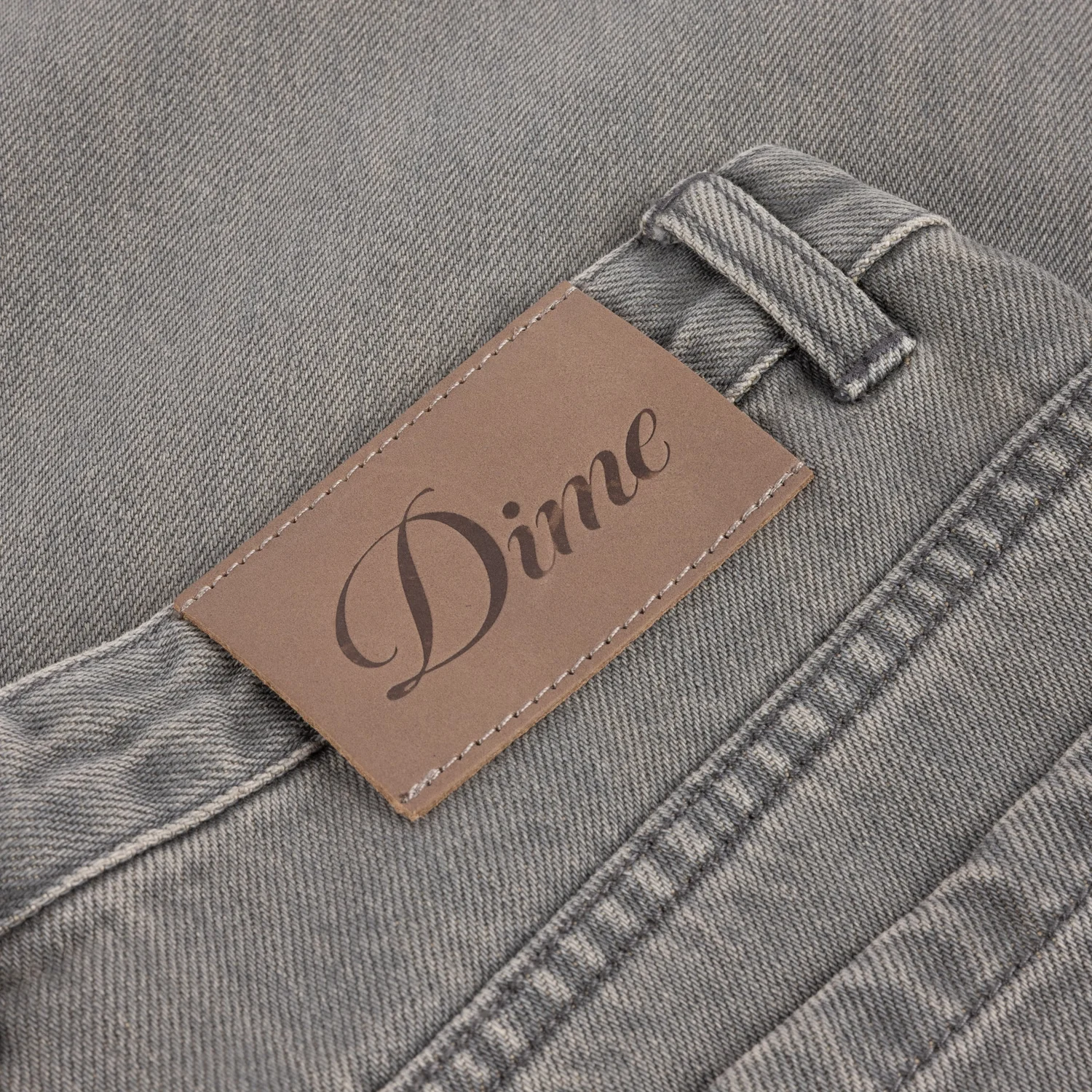 Women's Baggy Denim Pants Jeansstoff, Graue Waschung, Denim, Lederpatch, Gürtelschlaufe