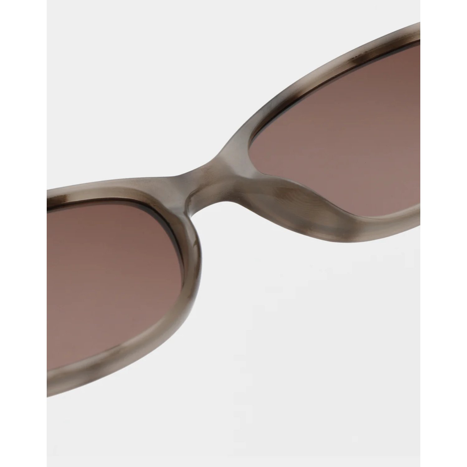 Lunettes de soleil, monture marron, verres marron, forme ovale, pont oversize