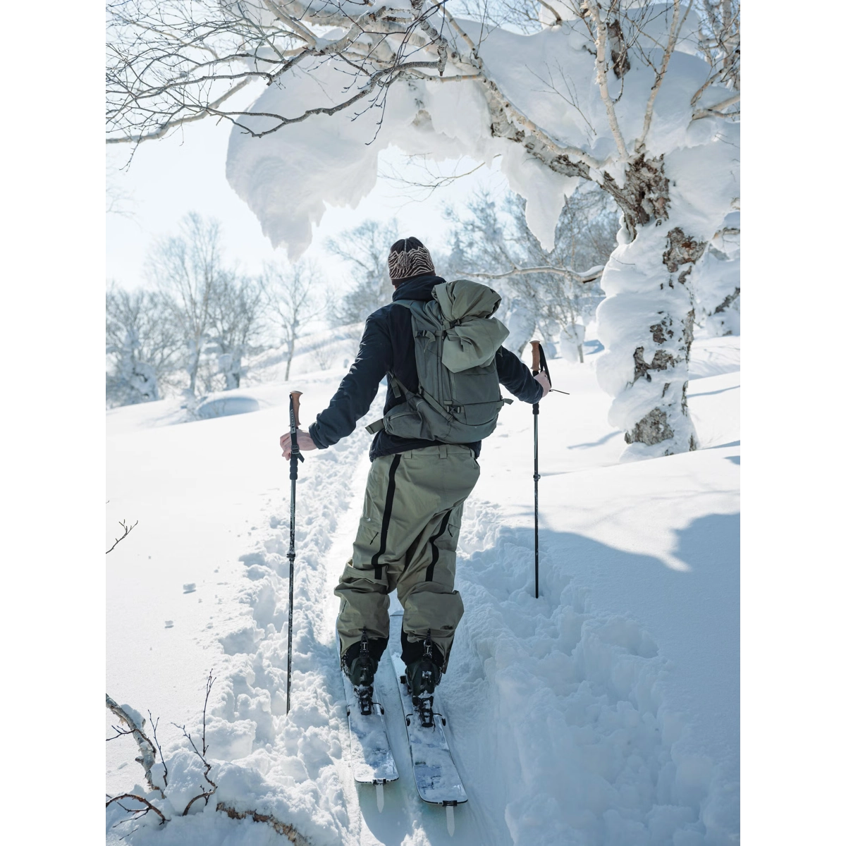 Skijacke, Skihose, Skischuhe, Schneeschuhwanderung, Schneeschuh