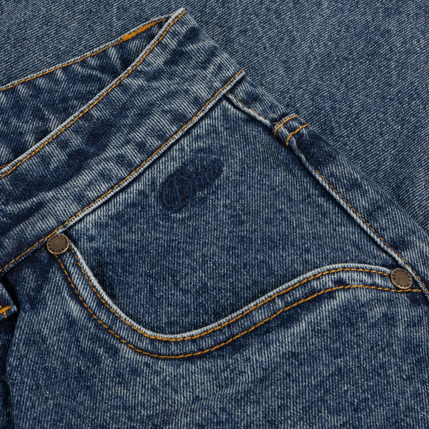 Relaxed Denim Pants Jeansstoff, Blaue Jeans, Baumwoll-Denim, Kontrastnähte, Gesäßtasche