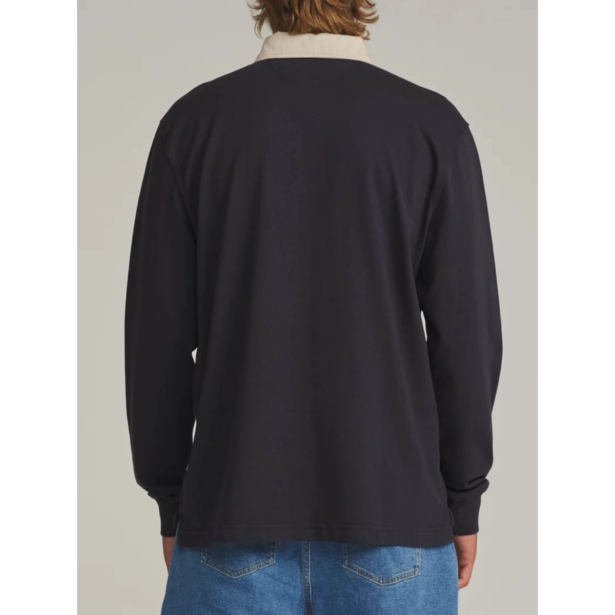 Ronan Polo langley, Rückenansicht, schwarzerPullover, langarm, Kragen