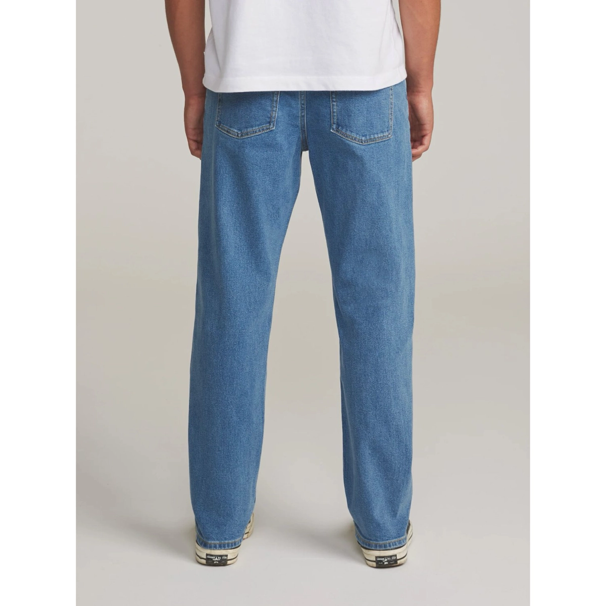 Jeans, denim, pantalon, pantalon bleu, poches arrière, jeans, denim, coupe droite, vue de dos, poches